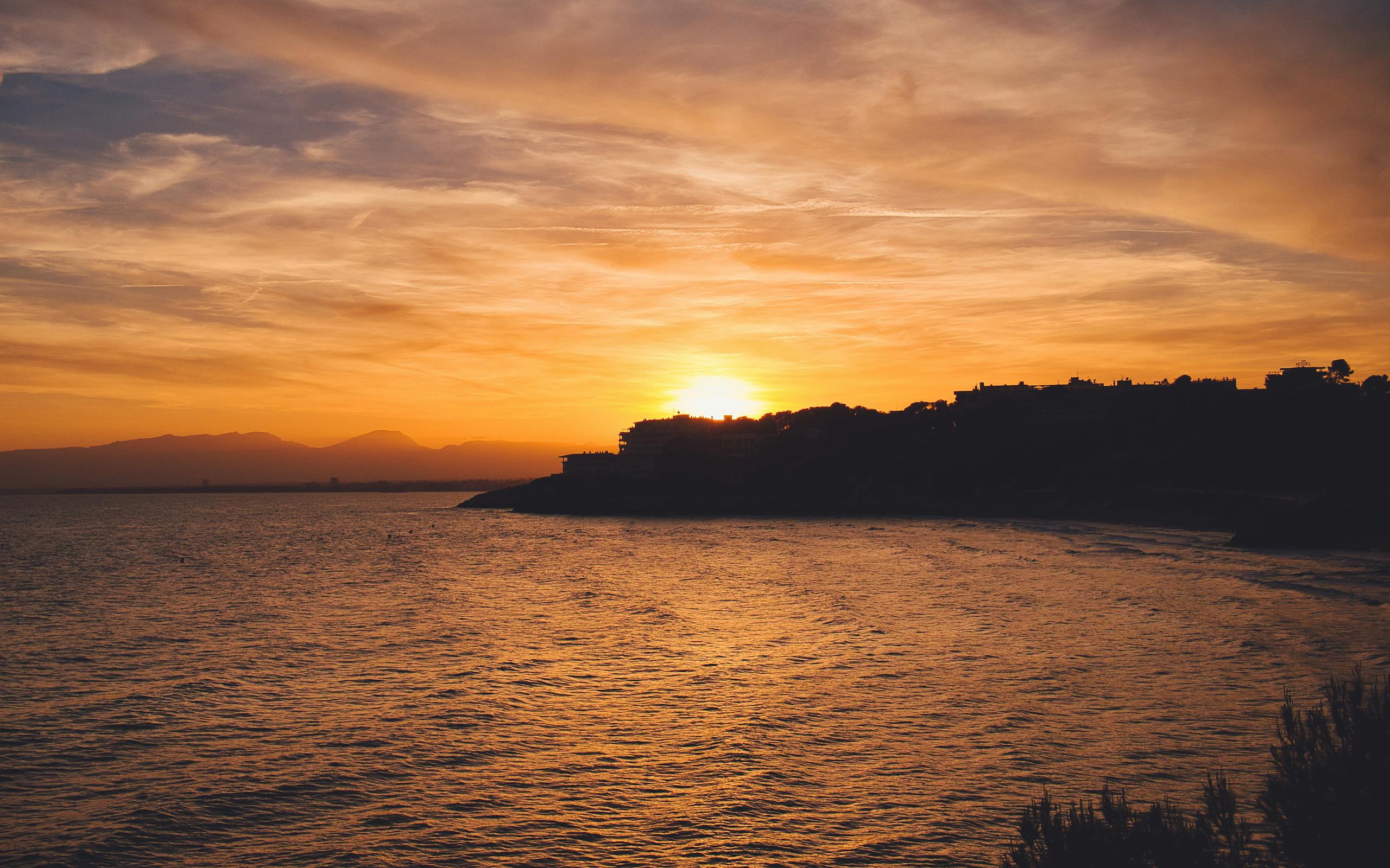 Breathtaking sunset over Salou's coastline, capturing serene ocean views and silhouetted landscapes.