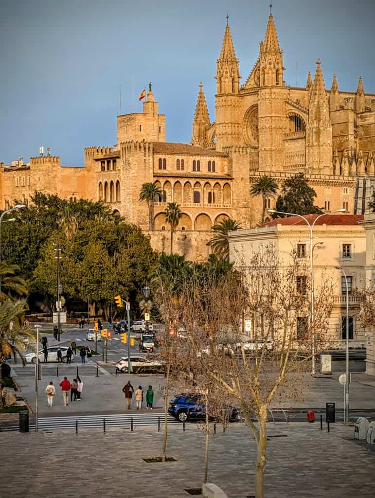Golden hour photo capturing Palma Cathedral and Royal Palace in Mallorca, Spain.