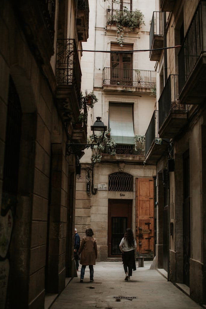 Explore a quaint alley in Barcelona's Gothic Quarter, featuring historic buildings and a timeless atmosphere.