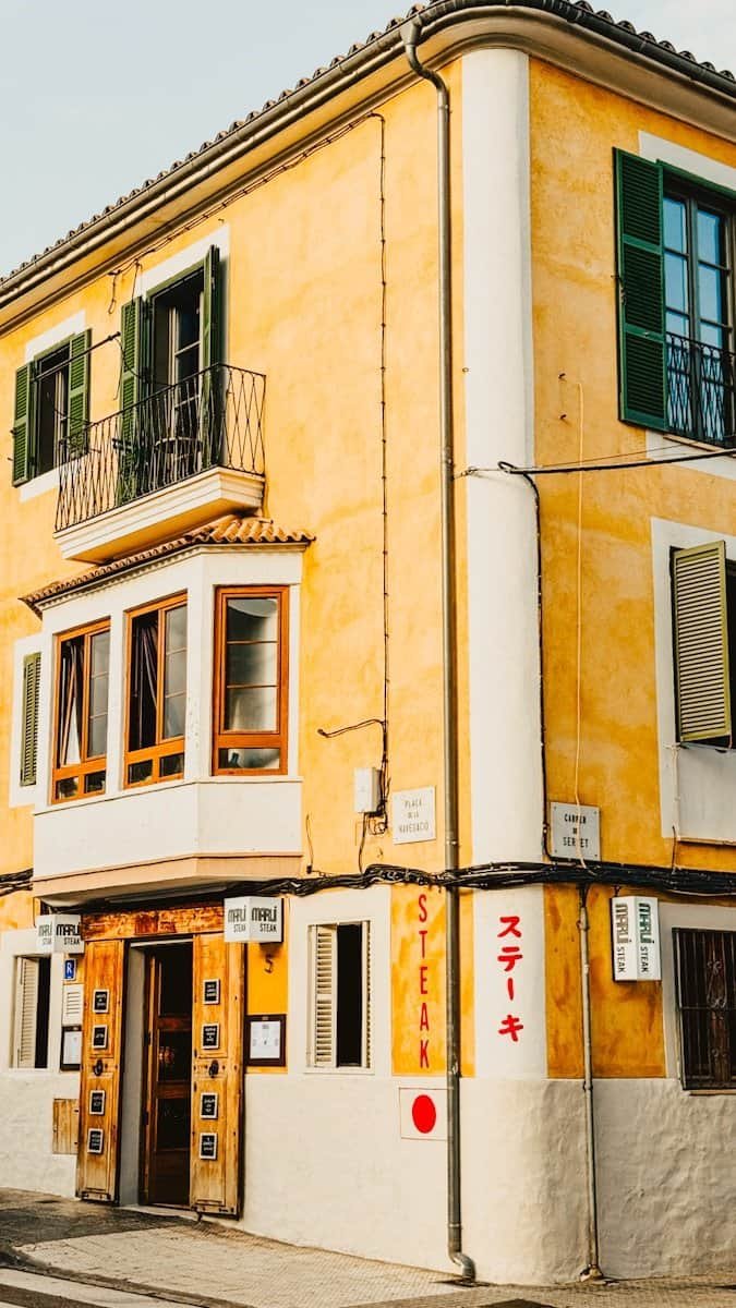 The colourful streets around Santa Catalina in Palma Mallorca